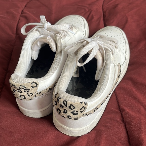 Nike uptown white sneakers with leopardo size 9 - Picture 4 of 5